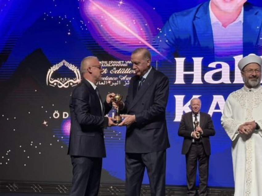Halil Kastrati nderohet me “Çmimin e Mirësisë” nga Erdogan