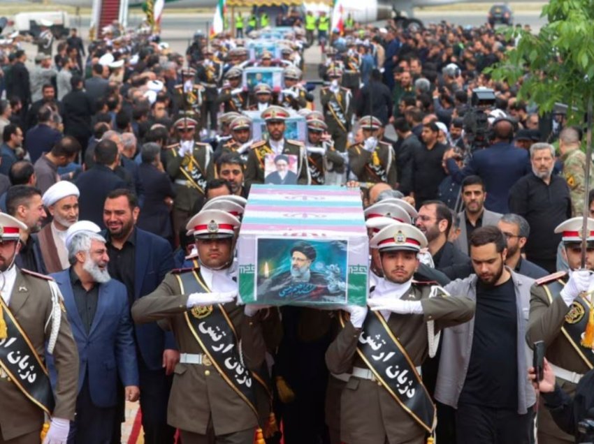 Turma të mëdha mblidhen në Teheran për ceremoninë e varrimit të Raisit