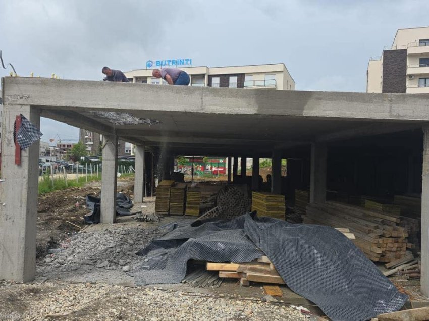 Komuna e Prishtinës vazhdon aksionin e rrënimit të tejkalimeve të lejeve ndërtimore