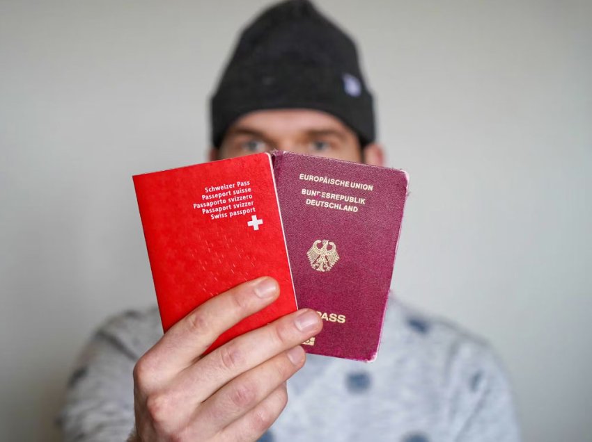 Studim: Shqiptarët e Kosovës kanë më pak gjasa të marrin pasaportë zvicerane për shkak të rregullave të reja