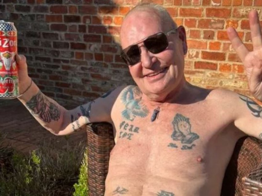 Pasioni për tatuazhet e shpëtoi legjendën angleze nga alkooli, një e bëri në pjesët intime