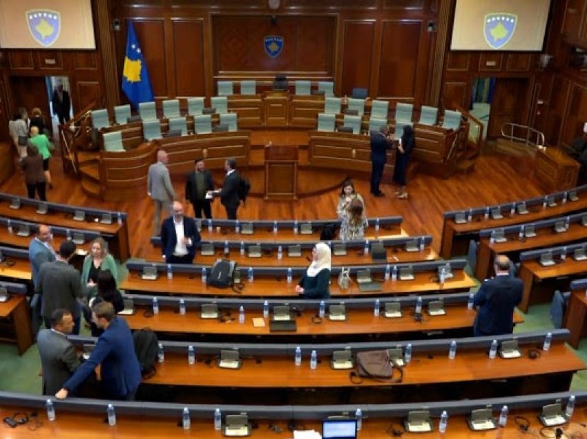 Shtyhet debati parlamentar për tri vjet qeverisje, ​mungojnë deputetët