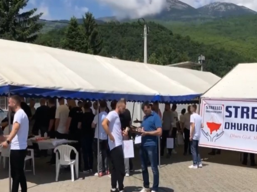 Mbi 200 vullnetarë dhurojnë gjak në Strellc për nder të dëshmorëve