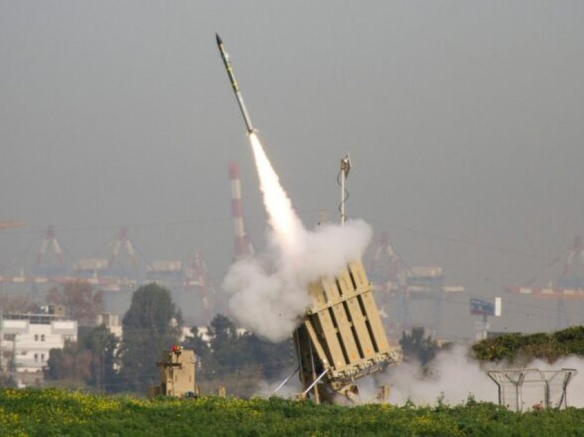 Sulmet ajrore në Rafah thuhet se vranë 30 persona pasi Hamasi lëshoi raketa në Tel Aviv