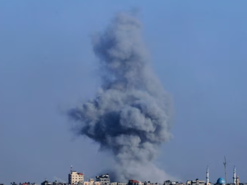Hamasi sulmon me raketa Izraelin, vazhdojnë luftimet në Gazë
