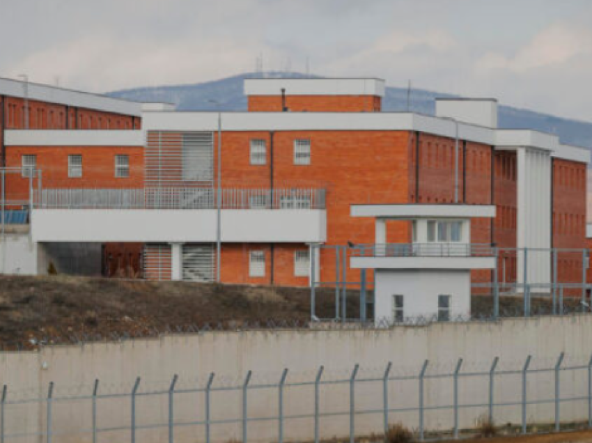 Shërbimi Korrektues Danez vizitoi burgun në Gjilan, gjeti myk e ujë të papijshëm