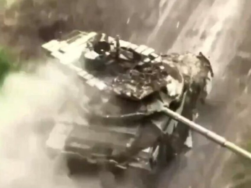 Putin pretendonte se janë “më modernet”, por tanket ruse T-90 me lehtësi po shkatërrohen nga ukrainasit – pamje që e dëshmojnë