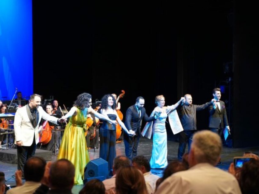 Sopranoja me famë botërore Inva Mula me tenorin Gjergji Mani e sopranon Ionela Mani, çojnë muzikën shqiptare në Bukuresht