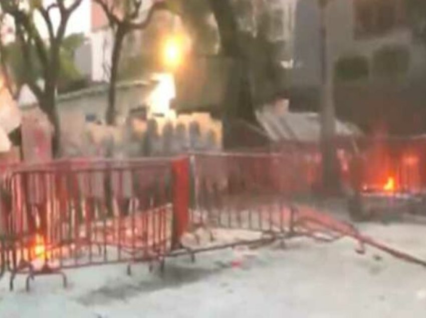 Ambasada e Izraelit u dogj gjatë protestës kaotike në Meksikë