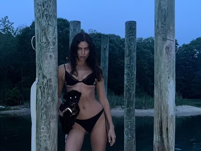 Irina Shayk tregon figurën e saj të mrekullueshme me bikini të zeza, teksa pozon buzë liqenit