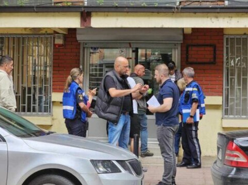 Policia dhe Krimet Ekonomike kthehen në Veri për të kontrolluar një kasafortë