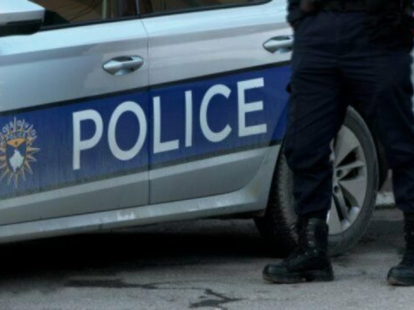 Një grua nga Vitia arrestohet e armatosur në Prishtinë, Policia: Dyshohej se mund ta lëndonte veten apo personat tjerë
