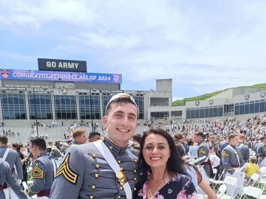 Andrin Vuthaj nga Vrella diplomon në Akademinë Ushtarake Amerikane “West Point” me plisin me logo të UÇK-së