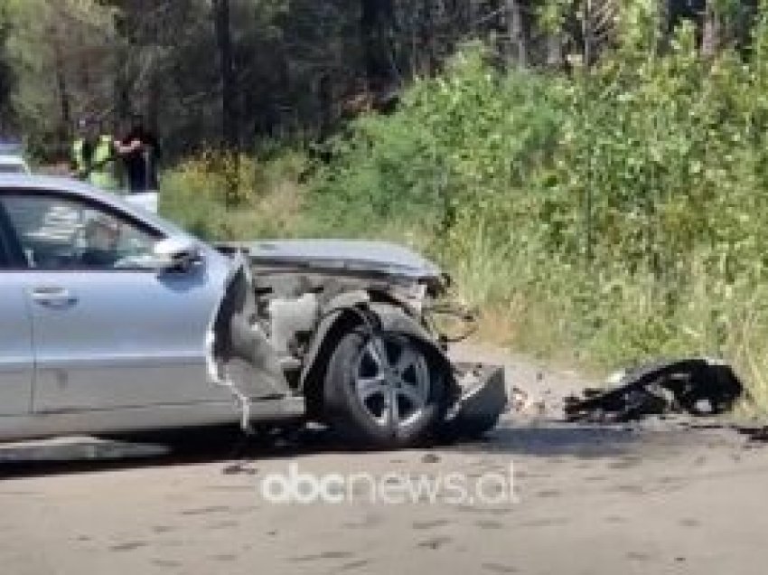 Përplasen dy automjete në Vlorë, tre të lënduar