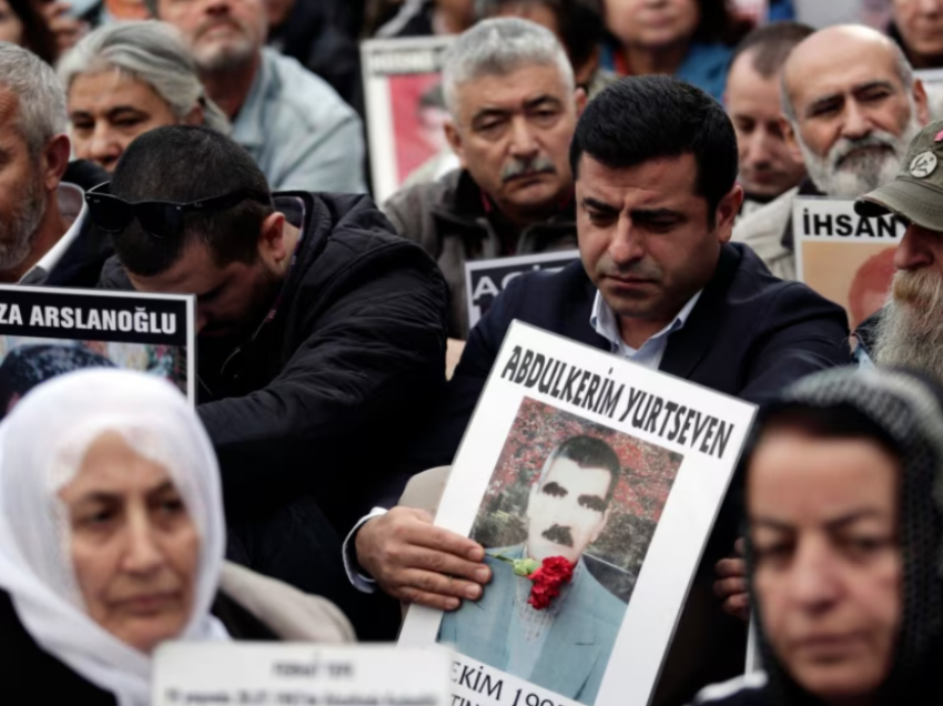 Turqi: “Nënat e të shtunave” vazhdojnë protestën për familjarët e zhdukur