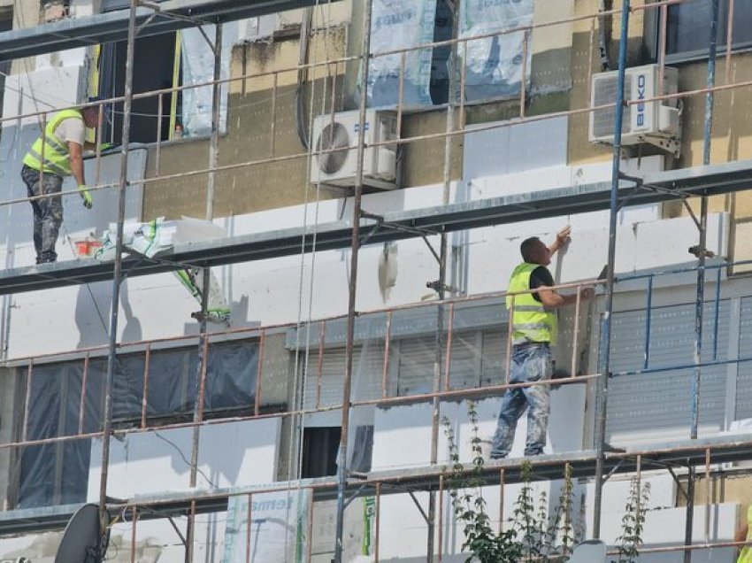 Mungesa e kushteve të sigurimit në punë nga ndërtuesit në Shkodër, këshilltarja bashkiake Shkreli ngre alarmin