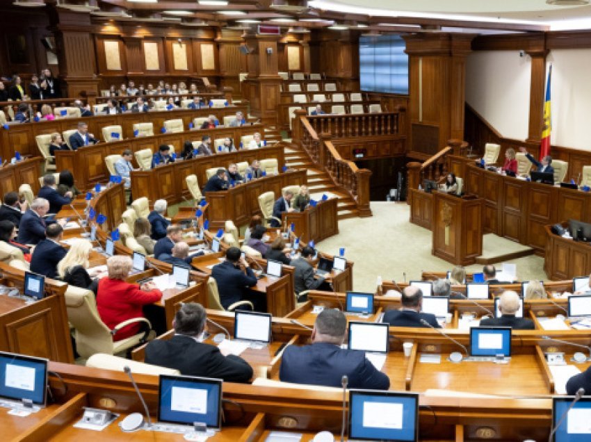 Parlamenti i Moldavisë dënon politikën gjenocidale të Rusisë ndaj Ukrainës