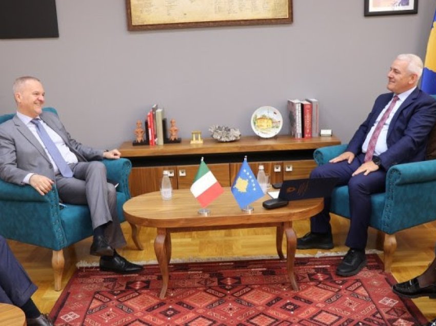 Ministri ​Sveçla do të vizitojë Italinë